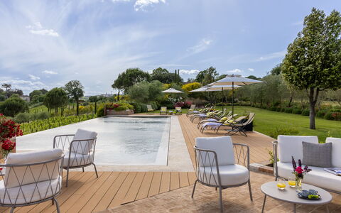 La Fonte di Santa Regina 8: Zwembad, Tuin, Buitenmeubels, Toevlucht, Landgoed, Landscaping, Paraplu, Stoel, Eco Hotel, Schaduw