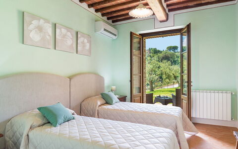Il Casale di Manuele 12: Meubilair, Slaapkamer, Bed, Interieur Ontwerp, Huis, Bedding, Bed Frame, Laken, Linens, Kamer