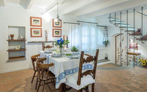 Casa Ciculino 8: Meubilair, Interieur Ontwerp, Muur, Flooring, Tafel, Eetkamer, Verdieping, Plafond, Stoel, Verlichting