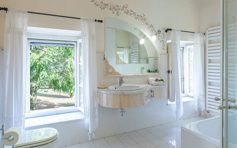Casa Ciculino 8: Interieur Ontwerp, Meubilair, Flooring, Verdieping, Loodgieterswerkinrichting, Plafond, Badkamer, Verlichting, Huis, Kamer