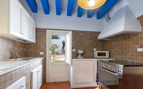 Villa del Lentisco 8+2: Keuken, Countertop, Major Appliance, Toestel Van De Keuken, Flooring, Interieur Ontwerp, Cabinetry, Verdieping, Meubilair, Huis