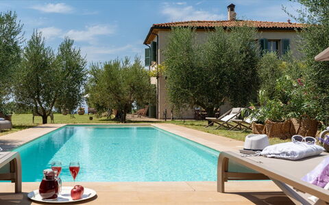 Casa del Vento 10: Zwembad, Meubilair, Toevlucht, Huis, Buitenmeubels, Stoel, Eco Hotel, Hotel, Villa, Ligstoel