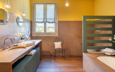 Casa del Vento 10: Interieur Ontwerp, Flooring, Muur, Verdieping, Loodgieterswerkinrichting, Hout, Badkamer, Wastafel In De Badkamer, Kraan, Verlichting