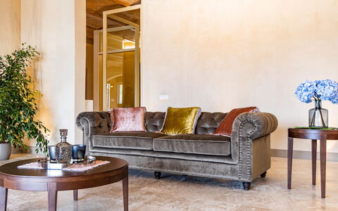 Il Poggiarellone 14: Meubilair, Interieur Ontwerp, Bankstel, Flooring, Woonkamer, Verdieping, Bruin, Kamer, Houten Vloer