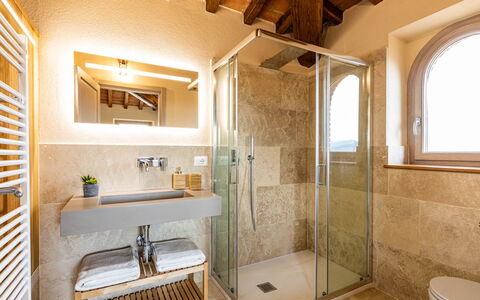 Il Poggiarellone 14: Interieur Ontwerp, Flooring, Muur, Loodgieterswerkinrichting, Verdieping, Hout, Badkamer, Verlichting, Plafond, Kraan