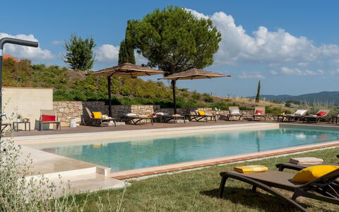 Il Poggiarellone 14: Landschap, Land Lot, Buitenmeubels, Landscaping, Plantage, Ligstoel, Landbouw, Eco Hotel, Buitentafel