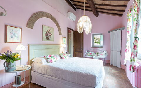 Il Molinaccio 14+2: Meubilair, Bed, Slaapkamer, Interieur Ontwerp, Laken, Bedding, Linens, Roze, Textiel, Kamer