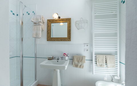 Il Molinaccio 14+2: Badkamer, Loodgieterswerkinrichting, Wastafel In De Badkamer, Muur, Interieur Ontwerp, Wastafel, Kraan, Spiegel, Loodgieter, Huis