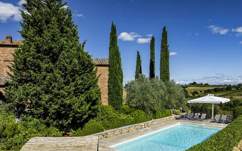Casale dei 12: Struik, Tuin, Landscaping, Haag, Landgoed, Evergreen, Villa, Hacienda