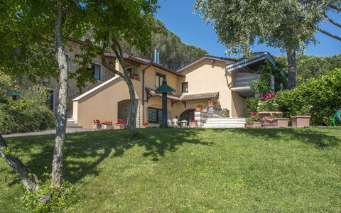 Il Vignale 18+2: Woongebied, Huis, Tuin, Landgoed, Schaduw, Landscaping, Hacienda, Gazon, Werf, Villa