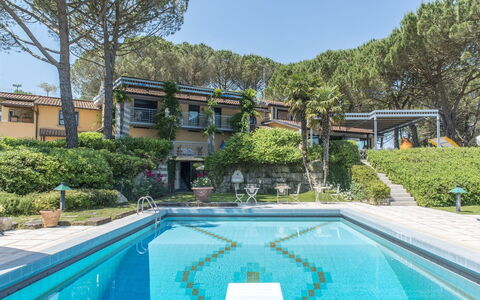 Il Vignale 18+2: Zwembad, Toevlucht, Eco Hotel, Landgoed, Tuin, Schaduw, Hacienda, Hotel, Landscaping, Villa
