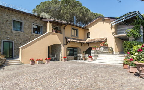 Il Vignale 18+2: Huis, Landgoed, Balkon, Schaduw, Hacienda, Villa, Binnenplaats, Kamerplant, Oprit, Bloempot