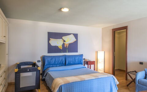 Il Vignale 18+2: Meubilair, Interieur Ontwerp, Bed, Verdieping, Slaapkamer, Flooring, Muur, Kamer, Hout, Laken