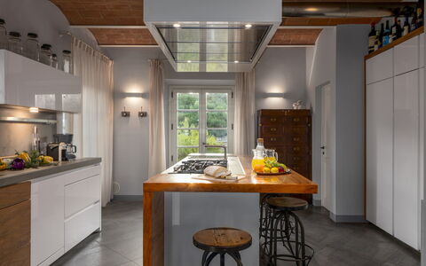 Villa Panorama 14: Meubilair, Keuken, Interieur Ontwerp, Flooring, Cabinetry, Countertop, Toestel Van De Keuken, Hout, Major Appliance, Plafond