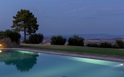 Villa Panorama 14: Blauw, Zwembad, Avond, Landscaping, Waterpartij, Schemer, Toevlucht
