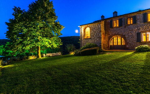 Monticchia 10: Landgoed, Verblijf, Tuin, Boerderij, Landscaping, Gazon, Hacienda, Werf, Eco Hotel, Schemer