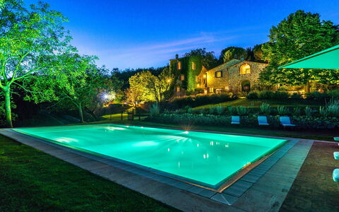 Monticchia 10: Zwembad, Tuin, Toevlucht, Landgoed, Eco Hotel, Hacienda, Landscaping, Backyard, Waterpartij, Schaduw