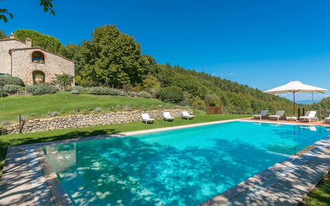 Monticchia 10: Blauw, Natuurlijk Landschap, Landgoed, Zwembad, Tuin, Landscaping, Boerderij, Villa, Eco Hotel, Hacienda