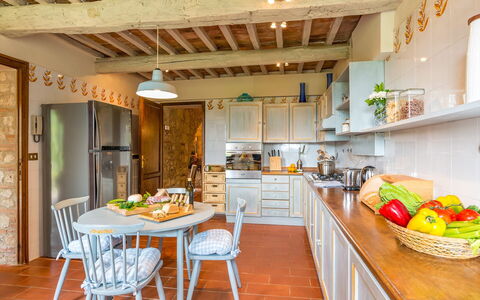 Monticchia 10: Meubilair, Interieur Ontwerp, Keuken, Flooring, Hout, Cabinetry, Countertop, Plafond, Verdieping, Kamer