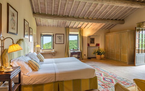 Monticchia 10: Huis, Huis, Meubilair, Bed Frame, Slaapkamer, Hotel, Villa, Toevlucht, Bed, Landgoed