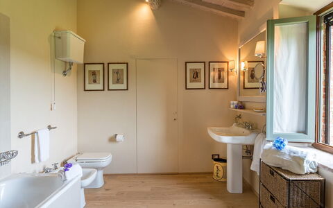 Monticchia 10: Muur, Flooring, Loodgieterswerkinrichting, Interieur Ontwerp, Verdieping, Huis, Badkamer, Huis, Verlichting, Deur