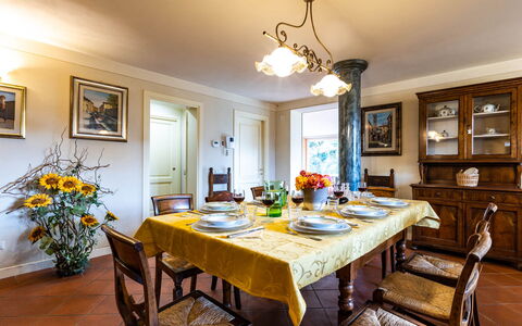 Villa Luigina 8: Meubilair, Interieur Ontwerp, Eetkamer, Flooring, Tafel, Hout, Plafond, Kamer, Keuken En Eettafel, Stoel