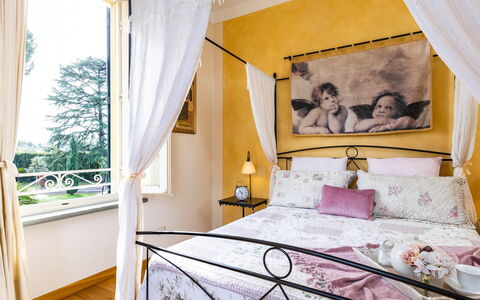 Villa Luigina 8: Meubilair, Bed, Interieur Ontwerp, Slaapkamer, Bedding, Laken, Linens, Huis, Textiel, Verlichting