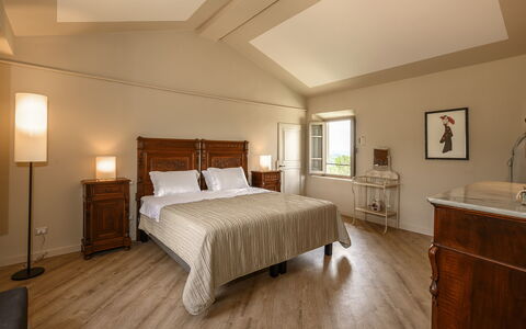 Villa Monnalisa 12: Interieur Ontwerp, Meubilair, Muur, Plafond, Slaapkamer, Flooring, Verdieping, Bed, Kamer, Verlichting