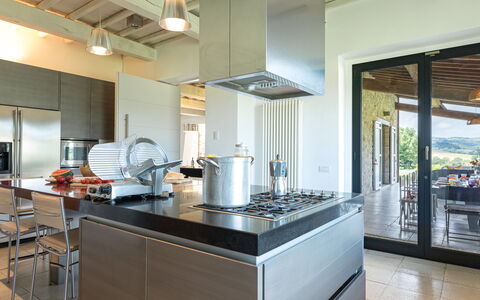 Villa le Fontane 12: Keuken, Toestel Van De Keuken, Countertop, Interieur Ontwerp, Major Appliance, Meubilair, Huishoudapparatuur, Flooring, Fornuis, Cabinetry