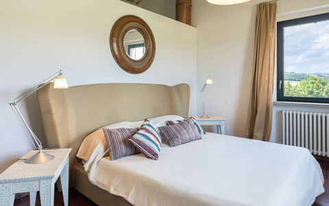 Villa le Fontane 12: Bed, Meubilair, Interieur Ontwerp, Bedding, Slaapkamer, Laken, Muur, Kamer, Flooring, Hout