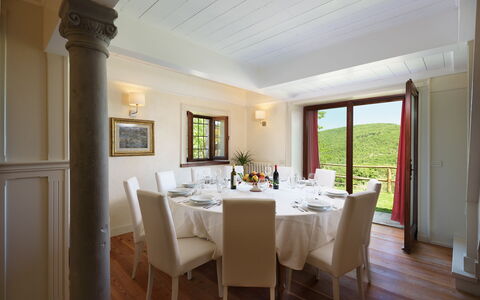 Villa la Poiana 10: Meubilair, Interieur Ontwerp, Tafel, Stoel, Plafond, Kamer, Flooring, Keuken En Eettafel, Verdieping, Eetkamer