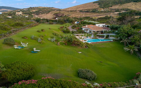 Villa Ambra 10: Landschap, Toevlucht, Zwembad, Landgoed, Eco Hotel, Tuin, Gazon, Hacienda, Landscaping, Villa