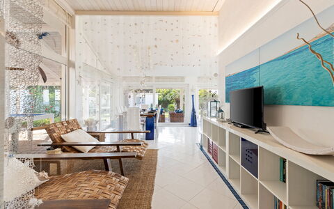 Villa Ambra 10: Interieur Ontwerp, Meubilair, Flooring, Plafond, Verdieping, Bankstel, Verlichting, Woonkamer, Stoel, Huis