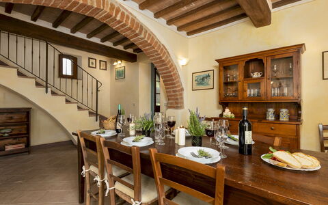Podere Madonna di Mezzo 6: Meubilair, Interieur Ontwerp, Tafel, Flooring, Hout, Plafond, Stoel, Keuken En Eettafel, Eetkamer, Kamer
