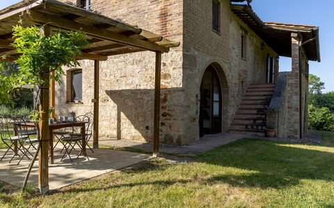 Podere Madonna di Mezzo 6: Land Lot, Verblijf, Landgoed, Boerderij, Steen, Metselwerk, Tuin, Gazon, Backyard, Stenen Muur