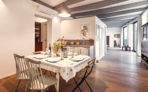 Podere Torre delle Sorgenti 4: Meubilair, Interieur Ontwerp, Flooring, Verdieping, Houten Vloer, Stoel, Hout, Plafond, Tafel, Eetkamer