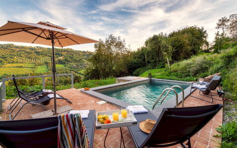 Podere Torre delle Sorgenti 4: Zwembad, Buitenmeubels, Eco Hotel, Tuin, Landscaping, Toevlucht, Stoel, Backyard, Waterpartij, Ligstoel