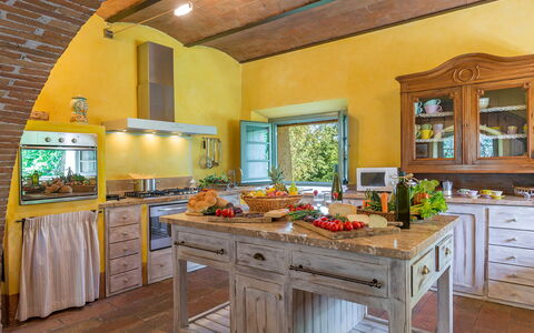 San Francesco 12: Meubilair, Interieur Ontwerp, Flooring, Keuken, Hout, Plafond, Tafel, Huis, Stoel, Verdieping