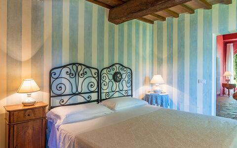 San Francesco 12: Meubilair, Muur, Slaapkamer, Bed, Interieur Ontwerp, Linens, Flooring, Laken, Bedding, Verdieping