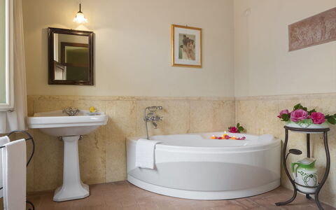 Villa Angelini 14+7: Interieur Ontwerp, Loodgieterswerkinrichting, Flooring, Badkamer, Bad, Verdieping, Loodgieter, Kraan, Verlichting, Meubilair