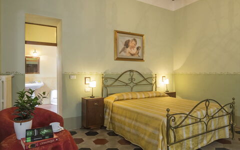 Villa Angelini 14+7: Muur, Meubilair, Interieur Ontwerp, Slaapkamer, Plafond, Flooring, Bed, Verdieping, Kamer, Bed Frame