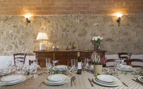 Villa Angelini 14+7: Meubilair, Tafel, Interieur Ontwerp, Keuken En Eettafel, Eetkamer, Flooring, Stoel, Tafelkleed, Tableware, Verdieping
