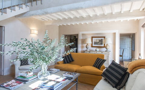 Villa delle Upupe 8: Meubilair, Interieur Ontwerp, Muur, Flooring, Bankstel, Hout, Verdieping, Kamer, Woonkamer, Huis