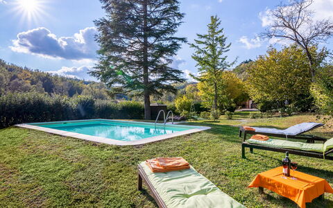 Cascina la Valle 10+2: Zwembad, Bergketen, Heuvel Station, Eco Hotel, Vallei, Lariks, Tuin, Landscaping, Toevlucht