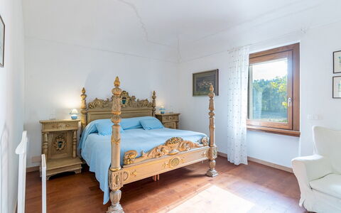 Cascina la Valle 10+2: Meubilair, Interieur Ontwerp, Bed, Slaapkamer, Flooring, Verdieping, Laken, Kamer, Bedding, Verlichting