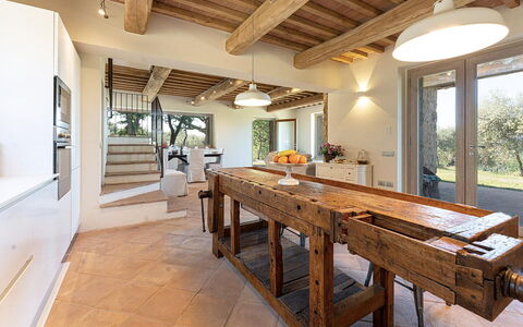 Amandula 6: Meubilair, Hout, Flooring, Interieur Ontwerp, Plafond, Verdieping, Huis, Keuken, Tafel, Countertop