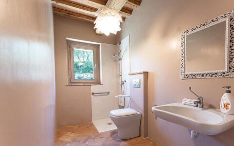 Amandula 6: Muur, Badkamer, Loodgieterswerkinrichting, Interieur Ontwerp, Flooring, Verdieping, Wc Bril, Toilet, Loodgieter, Huis