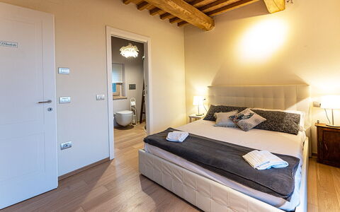 Amandula 6: Bed, Slaapkamer, Interieur Ontwerp, Bedding, Verdieping, Laken, Kamer, Meubilair, Bed Frame, Plafond