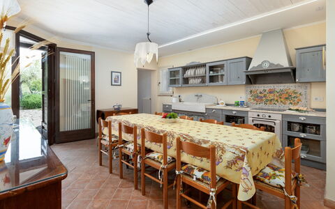 Antiche Pietre 10: Meubilair, Interieur Ontwerp, Hout, Tafel, Flooring, Plafond, Keuken En Eettafel, Kamer, Eetkamer, Stoel