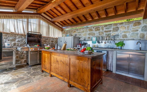 Antiche Pietre 10: Keuken, Hout, Countertop, Meubilair, Flooring, Cabinetry, Huis, Toestel Van De Keuken, Tegel, Major Appliance